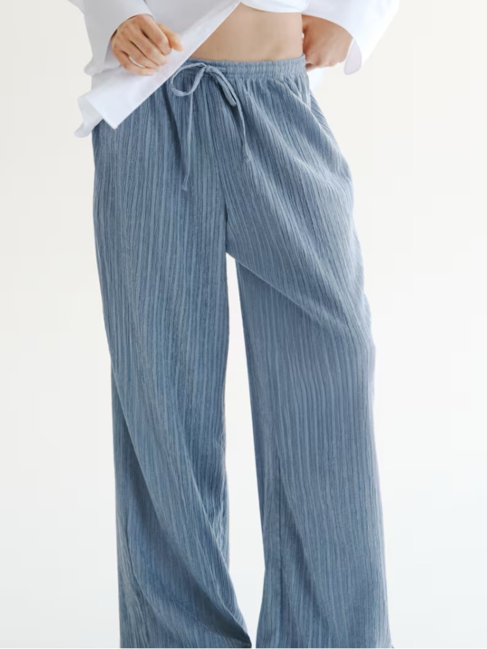 H&M Wide-Leg Crinkle Pull-On Pants in Light Blue